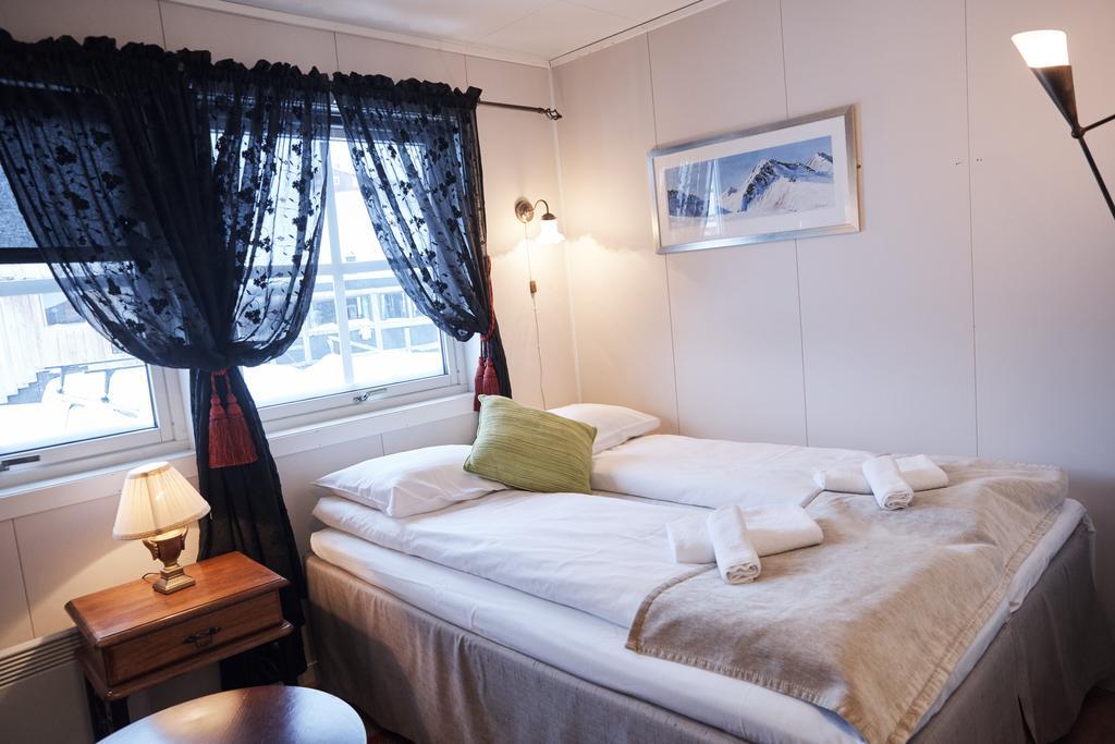 Mary-Ann'S Polarrigg Hotel Longyearbyen Exterior photo