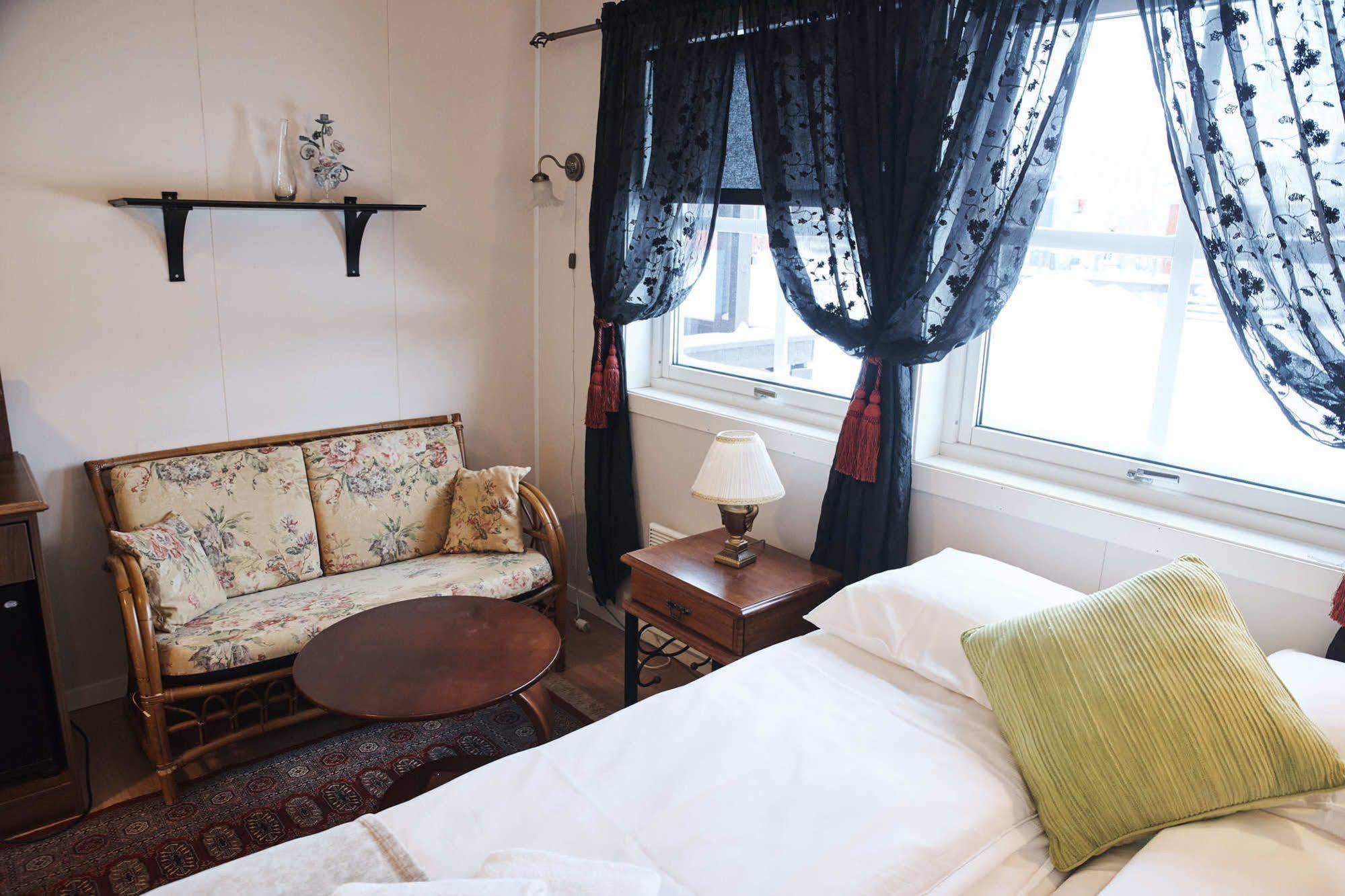 Mary-Ann'S Polarrigg Hotel Longyearbyen Exterior photo